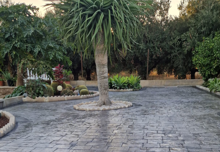 Pavimentación Fratasado Efecto Gris Piedra en Casa de Campo, Elche